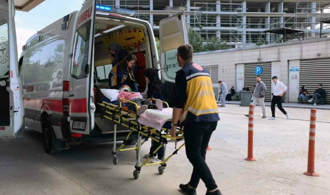 Bursa’nın İnegöl ilçesinde balkonda oynarken başına mermer düşen çocuk ağır