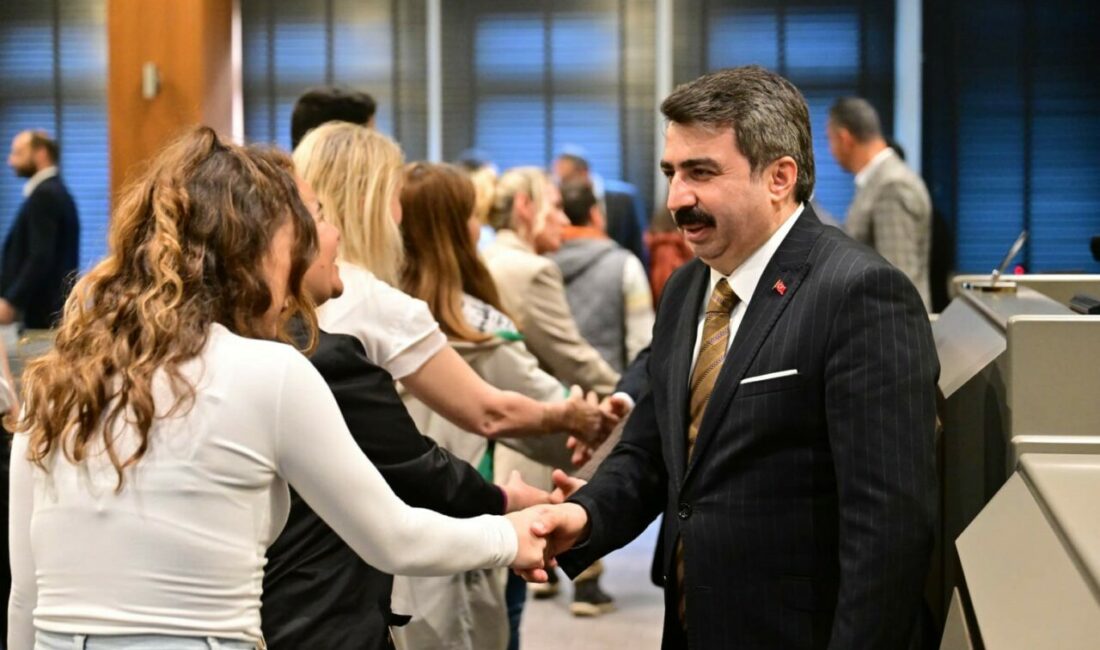 Başkan Oktay Yılmaz belediye personeliyle bayramlaştı Bursa’da Yıldırım Belediye Başkanı Oktay Yılmaz, Kurban Bayramı öncesi belediye
