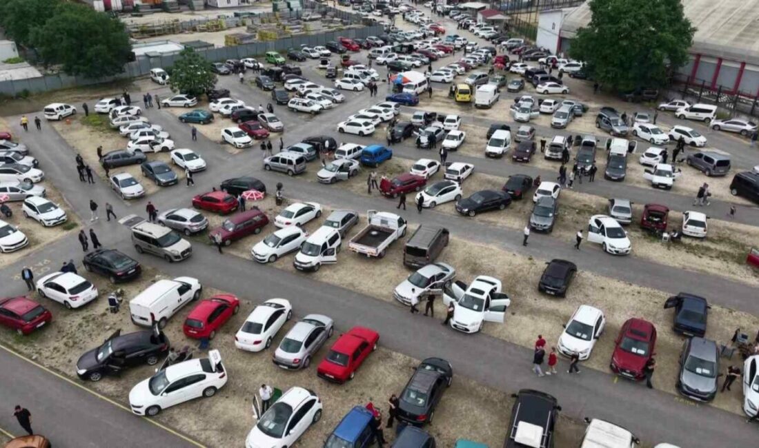 Bayram öncesi Bursa oto pazarında yoğunluk Bursa’da ikinci el otomobil pazarında Kurban Bayramı hareketliliği başladı. Bayrama