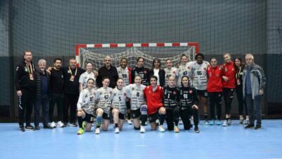 Kadınlar Hentbol Süper Ligi’nde zirvede yer alan Bursa Büyükşehir Belediyespor,