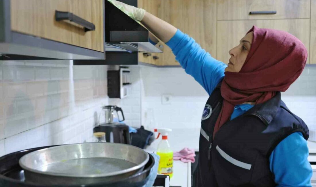 Bursa Büyükşehir’den bayram önceszi temizlik desteği Bursa Büyükşehir Belediyesi, Ramazan ayında olduğu gibi Kurban Bayramı öncesinde