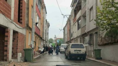 Bursa’nın İnegöl ilçesinde ikinci kattaki evlerinin balkonundan düşen kadın ağır