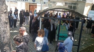 Bursa’nın Nilüfer ilçesinde bayram temizliği yaptığı sırada cam silerken binanın