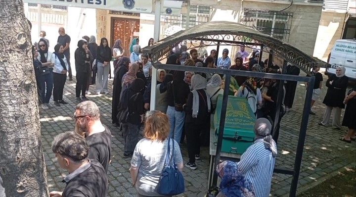 Bursa’da bayram temizliği faciayla bitti Bursa’nın Nilüfer ilçesinde bayram temizliği yaptığı sırada cam silerken binanın