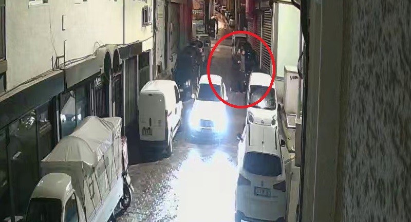 Bursa’nın Yıldırım ilçesinde iki şahıs, aralarında husumet bulunan Furkan B.’yi