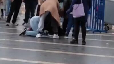 Bursa’da şemsiye satarak geçimini sağlayan engelli bir vatandaş, kimliği henüz