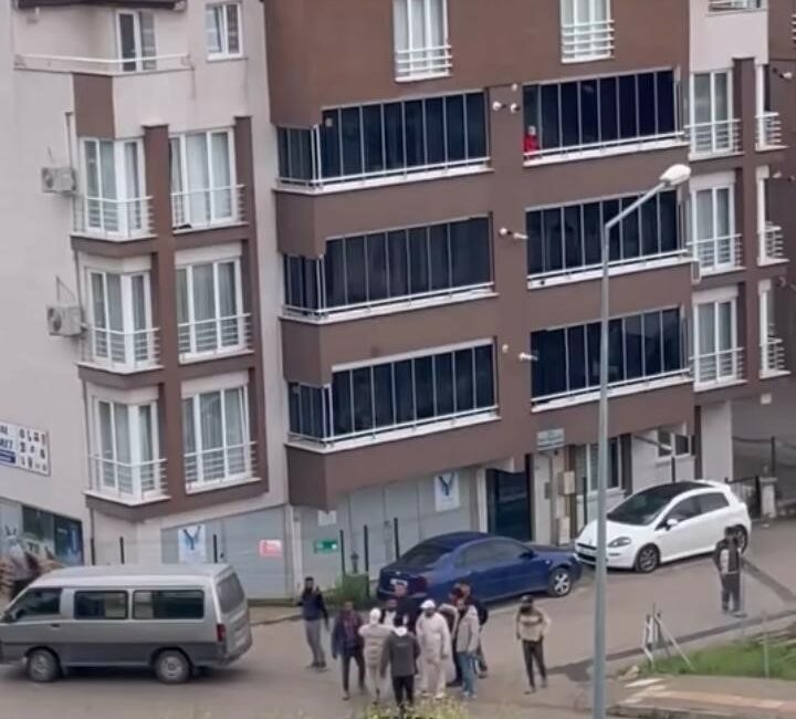 Bursa’da bir inşaat alanında çalışan işçiler arasında çıkan tartışma kısa