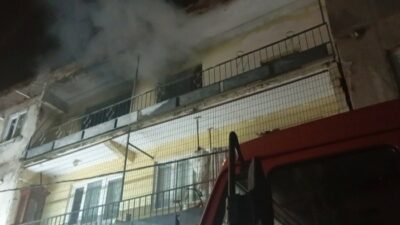 Bursa’da 3 katlı binada çıkan yangın mahalle sakinlerinde paniğe yol