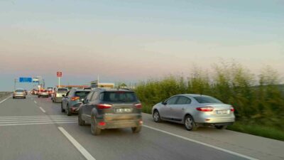 Bursa’da bayramın ilk günü kurbanlıkların kesimi için vatandaşların akın ettiği