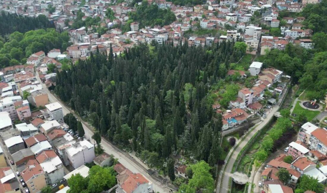 Bursa Büyükşehir Belediyesi, Kurban Bayramı öncesinde şehir genelindeki mezarlıklarda kapsamlı