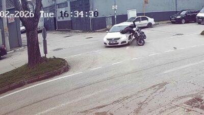 Bursa’da otomobil ile motosikletin çarpıştığı kazada motosiklet sürücüsü yaralanırken kaza