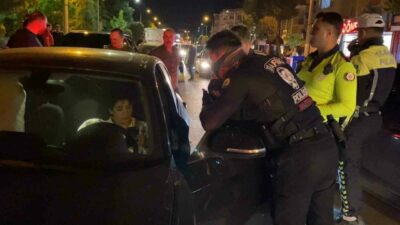Bursa’nın İnegöl ilçesinde polisin “dur” ihtarına uymayan kadın sürücü, yaşanan