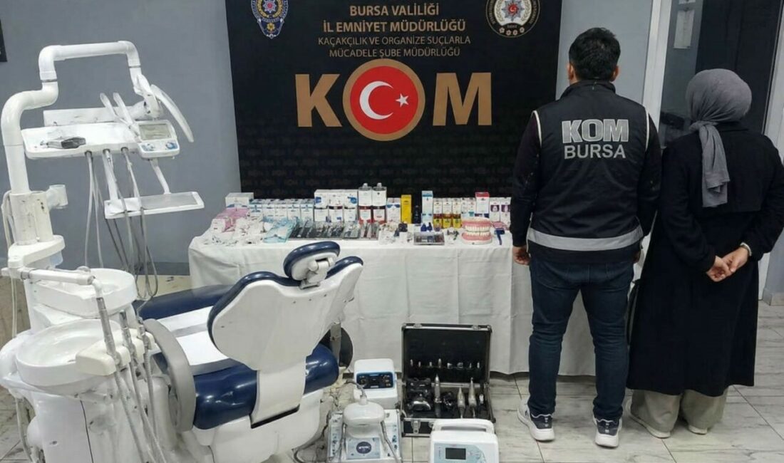Bursa’da sahte diş muayenesine baskın: 2 gözaltı Bursa’nın İnegöl ilçesinde KOM polis ekiplerince sahte diş muayenesine düzenlenen