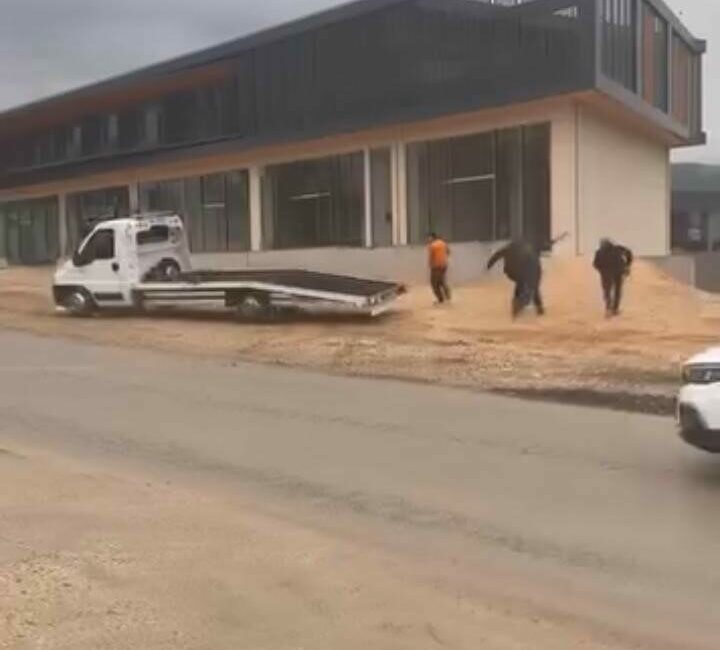 Bursa’da çekici sürücüsü ile esnaf arasında çıkan tartışma kısa sürede
