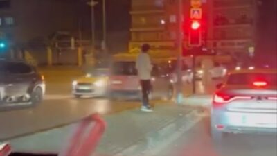 Bursa’nın Yıldırım ilçesinde ters şeride giren hafif ticari araç sürücüsü