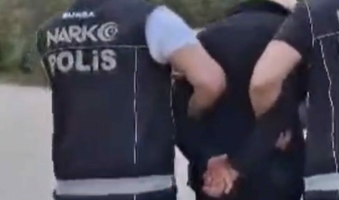Bursa’da uyuşturucu operasyonu: 11 tutuklama Bursa’nın İznik ilçesi merkezli düzenlenen uyuşturucu operasyonunda gözaltına alınan 12
