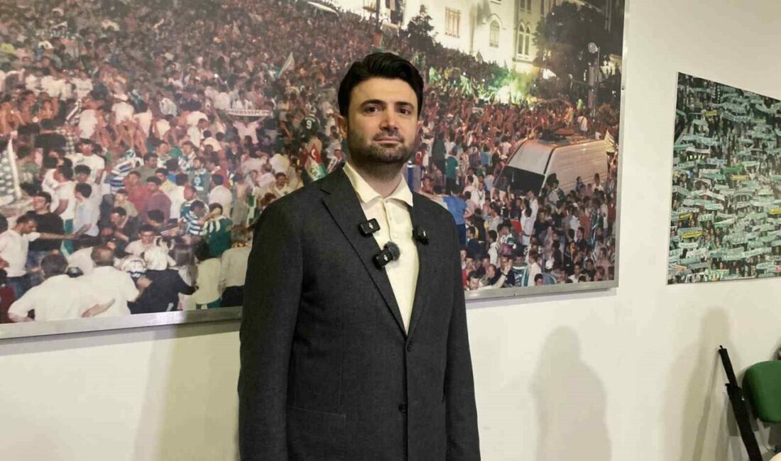 Bursaspor borç yükünden kurtuldu: Ali Ay, 700 milyon TL’den vazgeçti Bursaspor Başkanı Enes Çelik, mali kongre öncesi kulübün güncel borç