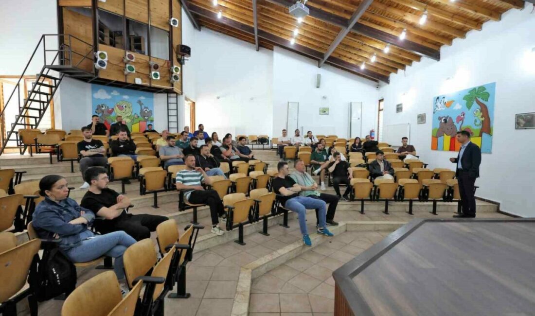 Büyükşehir’den evcil hayvan işletmelerine eğitim Bursa Büyükşehir Belediyesi tarafından evcil hayvanlara yönelik hizmet veren işletmeler