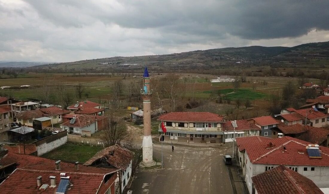Camisiz minare köyün sembolü oldu Bursa’nın İnegöl ilçesine bağlı Hasanpaşa Mahallesi’nde köyün sembolu haline gelen