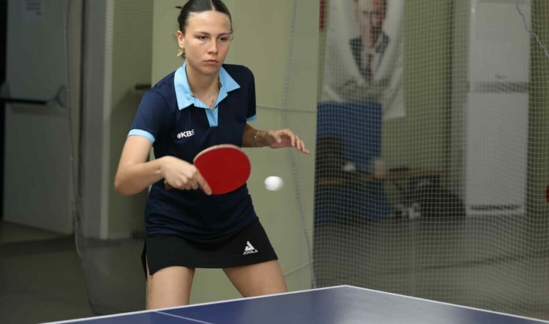 Dereceye giren sporcular, ödüllerine kavuştu Osmangazi Belediyesi’nin düzenlediği Masa Tenisi Turnuvası, genç sporcuların çekişmeli mücadelelerine