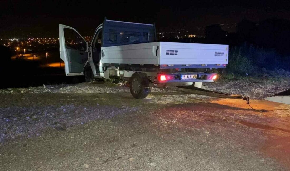 Direksiyon hakimiyetini kaybeden alkollü sürücü şarampole uçtu Bursa’nın İnegöl ilçesinde meydana gelen kazada, alkollü sürücünün kontrolünden çıkan