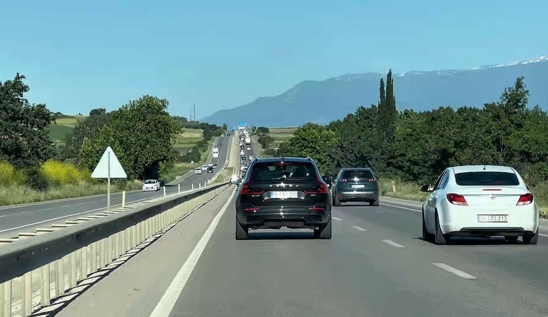 Bursa’da bayram dönüşü trafiği etkisini göstermeye başladı. Karacabey Bursa yönü,