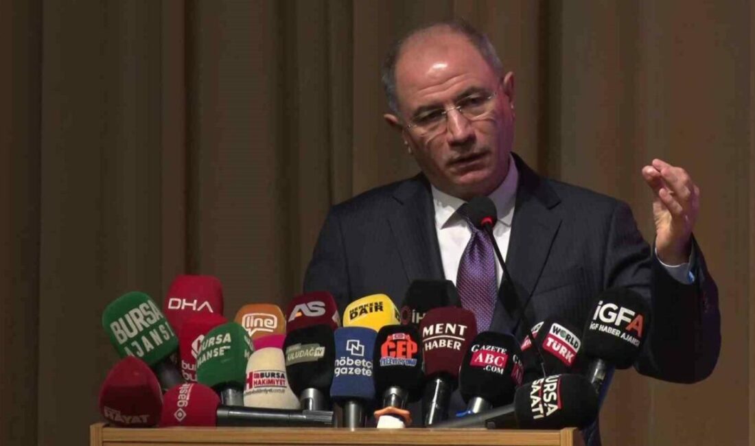 Efkan Ala’dan CHP’ye sert eleştiri…”Muhalefetin içi Orta Doğu kadar karışık” AK Parti Genel Başkanvekili Efkan Âlâ, Kurban Bayramı programında yaptığı