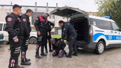 Bursa’nın İnegöl ilçesinde, polise mukavemet gösteren ehliyetsiz motosiklet sürücüsü gözaltına