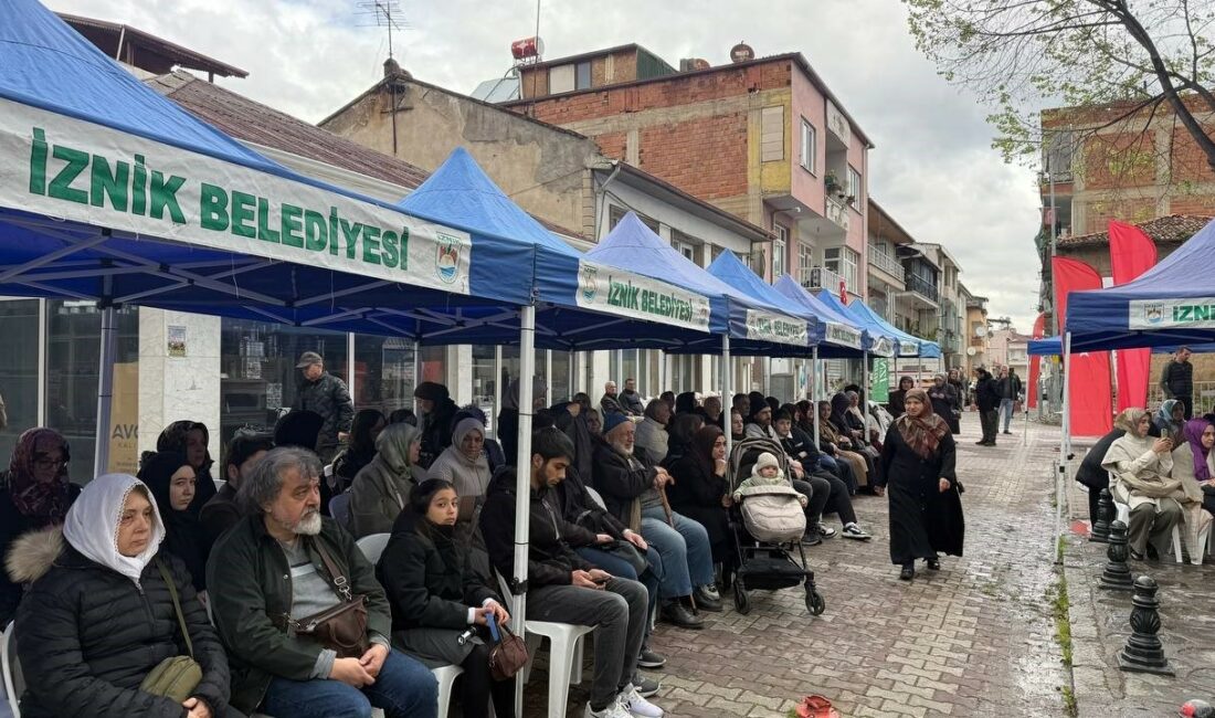 İznikli mutasavvıf Eşrefoğlu Abdullah Rumi İznik’teki kabri başında yad edildi.