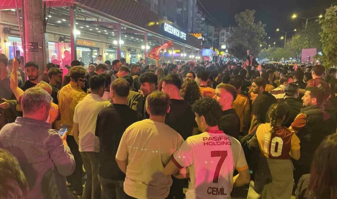 Galatasaray’ın şampiyonluğu Bursa’da kutlandı Galatasaray, kendi sahasında Antalyaspor’u 4-2 yenerek Süper Lig’deki şampiyonluk sayısını