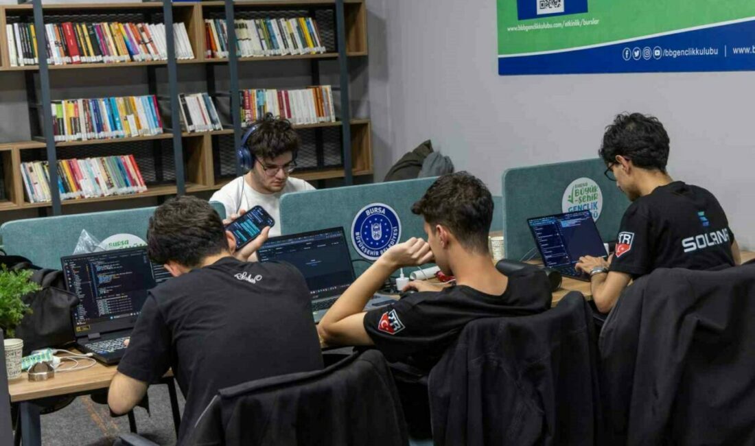 Bursa Büyükşehir Belediyesi’nin destekleriyle düzenlenen 3 günlük hackathon (kodlama maratonu)