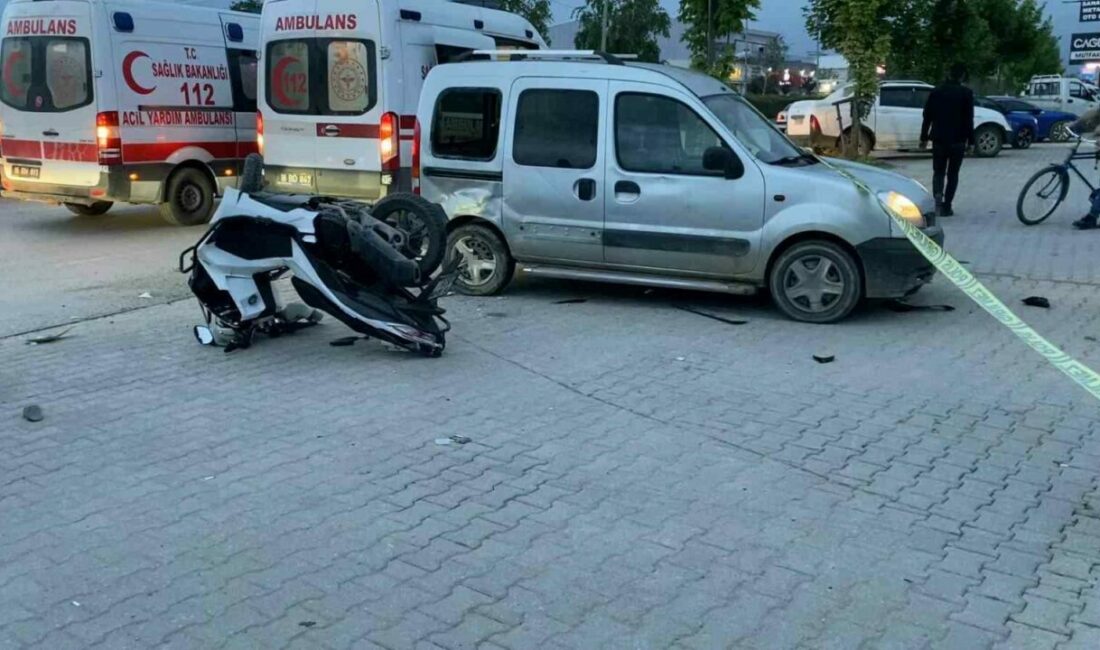 Bursa’nın İnegöl ilçesinde hafif ticari araç ile çarpışan motosikletteki 2