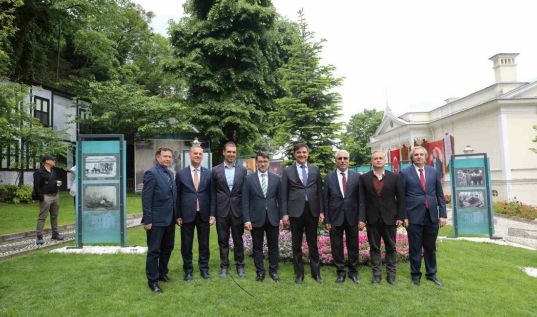 Hünkar Köşkü’de ’Zamanın Tanıkları’ sergisi Bursa Büyükşehir Belediyesi ev sahipliğinde hazırlanan ‘Hünkâr Köşkü’nde Zamanın Tanıkları’