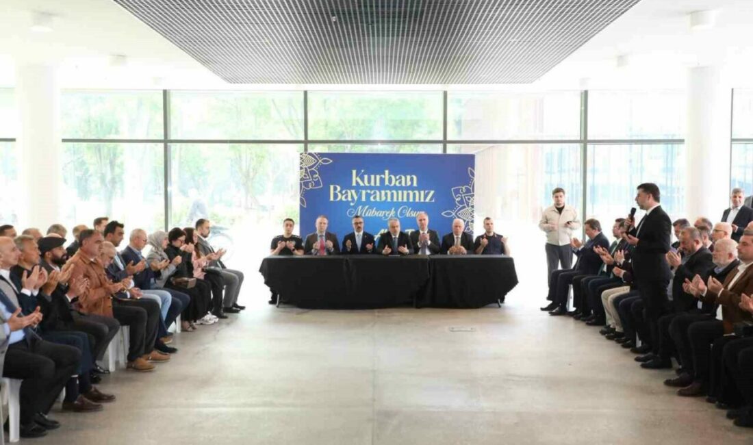 İnegöl protokolü bayramlaşma töreninde buluştu İnegöl’de Kurban Bayramı öncesi protokol bayramlaşma töreni son mesai gününde