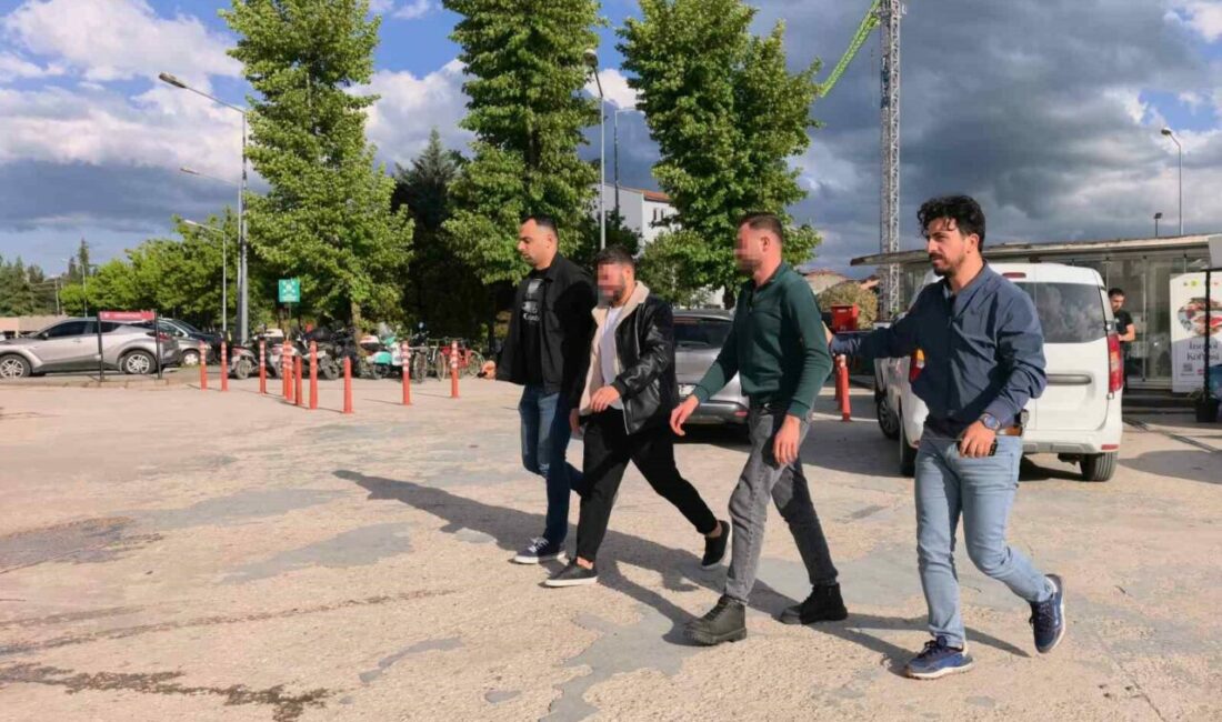 İnegöl’de enseden bıçaklayan şüpheli ile ağabeyi yakalandı Bursa’nın İnegöl ilçesinde çıkan bıçaklı kavgada bir kişiyi ensesinden bıçaklayan