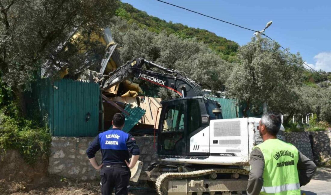 İznik’te kaçak yapıya yer yok İznik Belediyesi imarsız alanlarda yapılan kaçak yapı yıkımlarına aralıksız devam