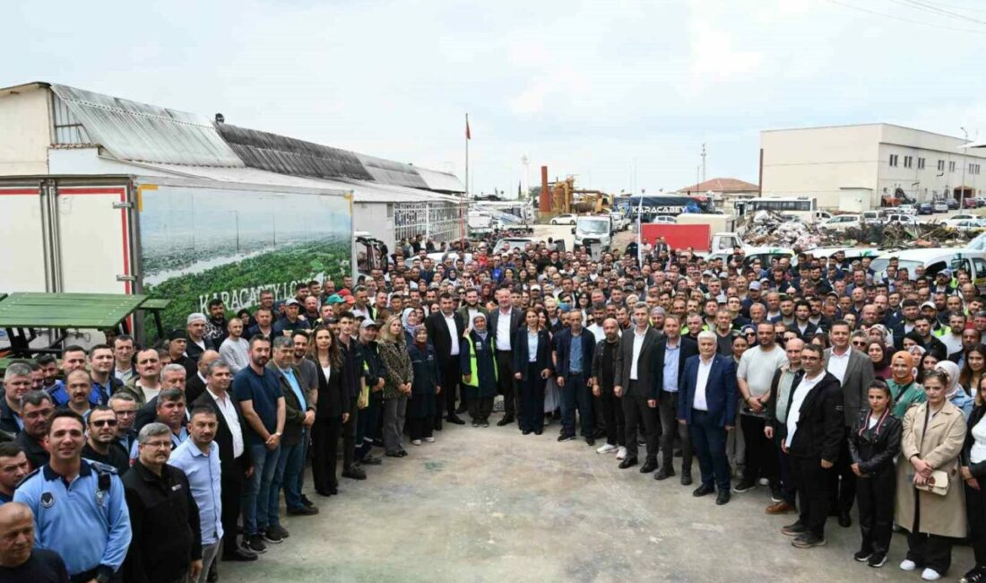 Karacabey Belediyesi personeli bayramlaştı Karacabey Belediye Başkanı Fatih Karabatı, personelle bir araya gelerek çalışanların