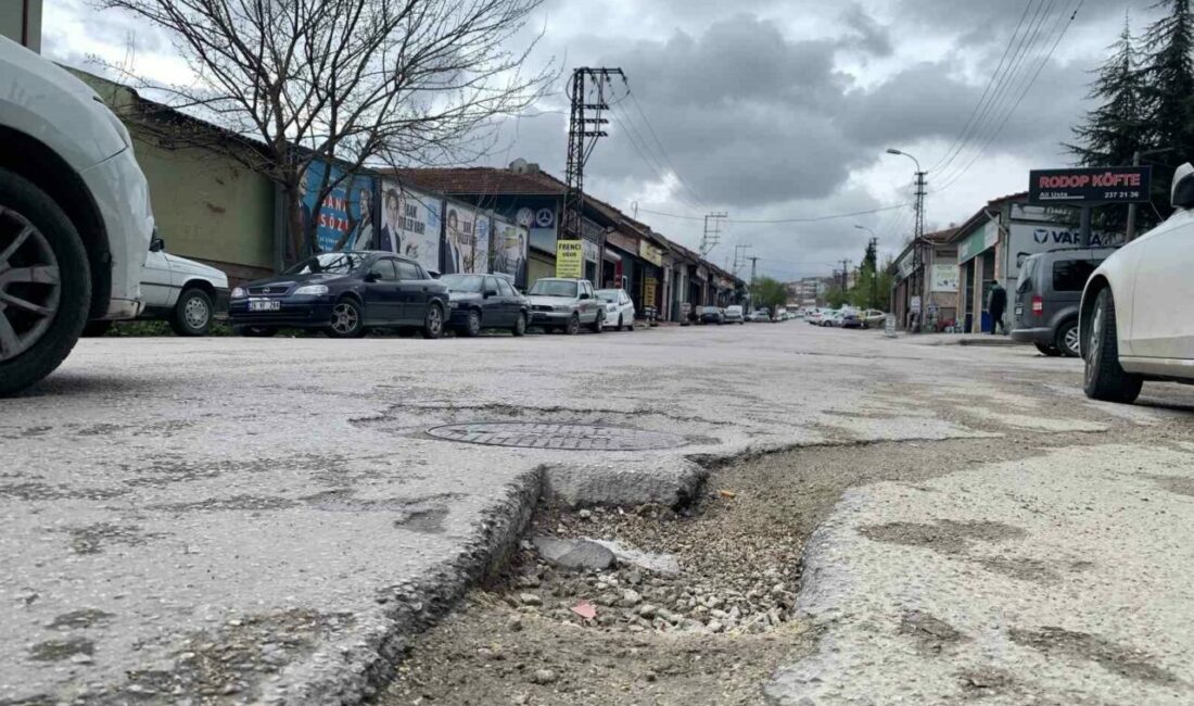 Yollardaki bakım eksikliği sebebiyle araçlarda meydana gelen lastik yarılması, jant