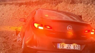 Bursa’nın İnegöl ilçesinde meydana gelen kazada kontrolden çıkan otomobil üstgeçit