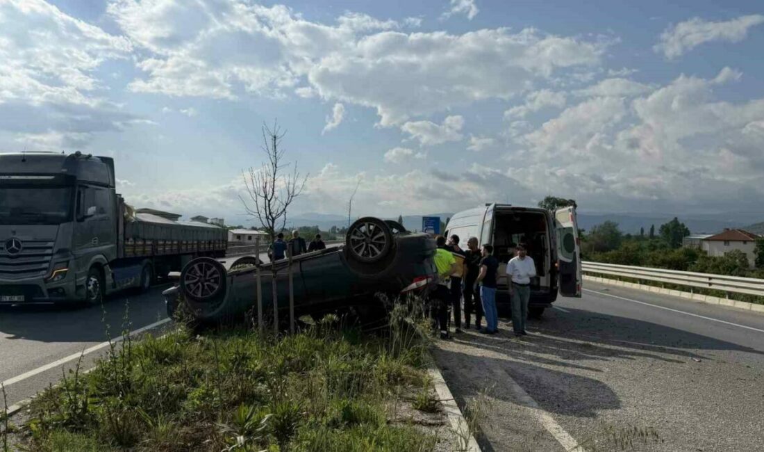 Kontrolden çıkan otomobil takla attı Bursa’nın İznik ilçesinde meydana gelen trafik kazasında kontrolden çıkan otomobil