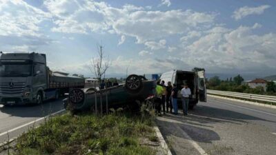 Bursa’nın İznik ilçesinde meydana gelen trafik kazasında kontrolden çıkan otomobil