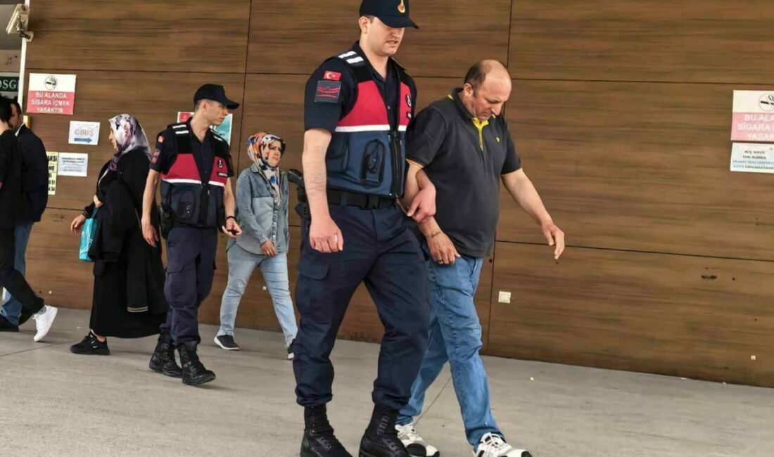 Kredi kartı çalıp harcama yapan şüpheliler yakalandı Bursa’nın İnegöl ilçesinde meydana gelen olayda hamama gelen kadının kredi