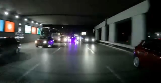 Makas atarak trafiği tehlikeye düşüren araç kamerada Bursa’da akan trafikte makas atarak ilerleyen otomobilin tehlikeli anları, saniye