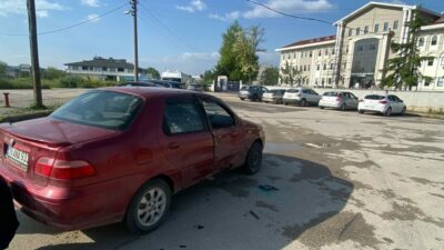 Bursa’nın İnegöl ilçesinde meydana gelen kazada otomobil ile motosiklet çarpışması