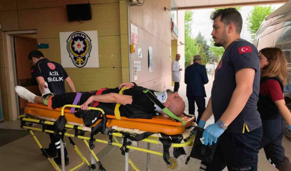 Bursa’nın İnegöl ilçesinde meydana gelen kazada kontrolden çıkarak devrilen motosikletin