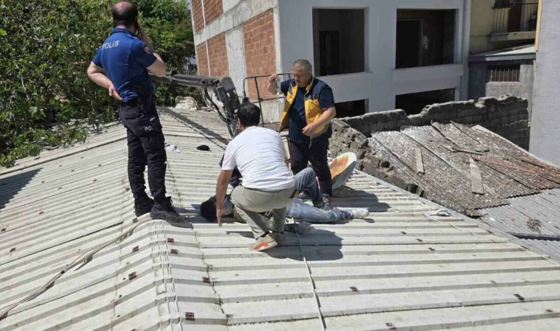Mudanya’da can pazarı…6.kattan devrilen vinçte 2 işçi yaralandı Bursa’nın Mudanya ilçesinde 6 katlı binada çalışan işçilerin bulunduğu sepetli