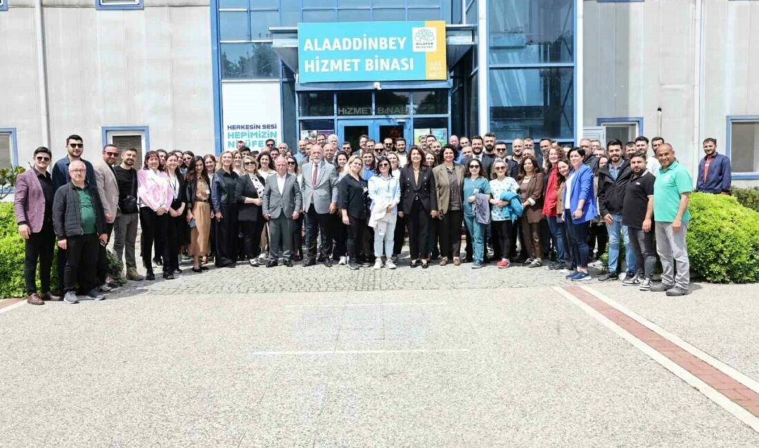 Nilüfer Belediyesi’nde geleneksel bayramlaşma Nilüfer Belediyesi personeli, Kurban Bayramı öncesinde düzenlenen bayramlaşma töreninde bir