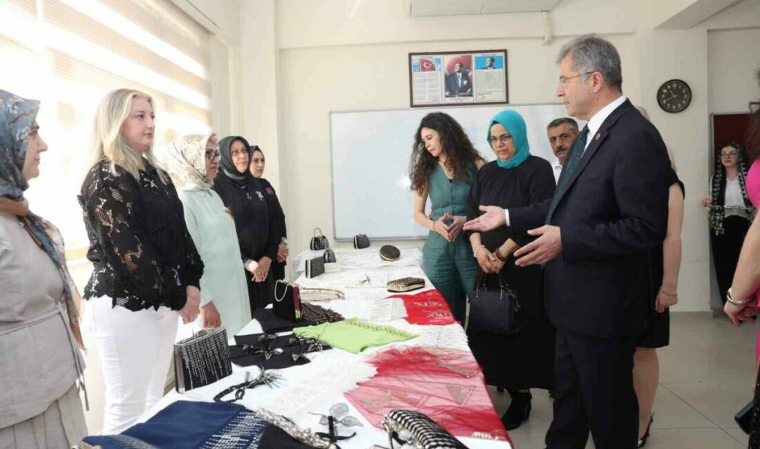 OSMEK kursiyerlerinin eserleri Hüdavendigar’da sergilendi Kadınların üretime katılımını destekleyen Osmangazi Belediyesi’nin OSMEK kursiyerleri tarafından hazırlanan