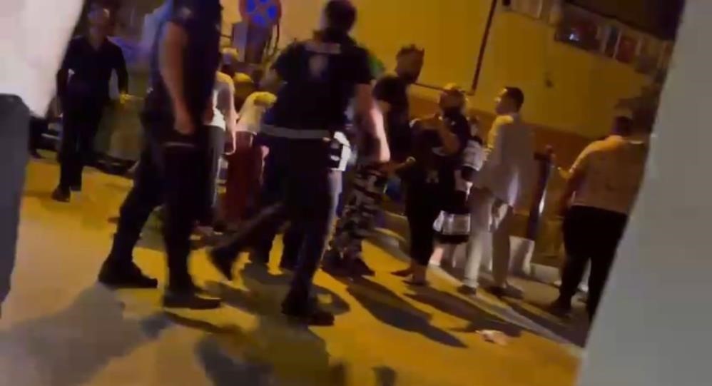 (Özel) Türkiye’nin konuştuğu cinayet anının görüntüleri ortaya çıktı Bursa’nın Yıldırım ilçesinde eski eşi tarafından bıçaklanarak öldürülen Sevgi Yandık’ın