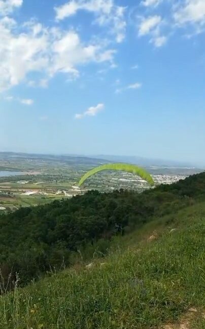 Bursa’da yamaç paraşütü yapan bir kişi, havalandıktan kısa süre sonra